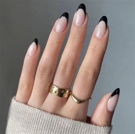 uñas nude con negro|Dark french nails: así es la manicura francesa con puntas negras